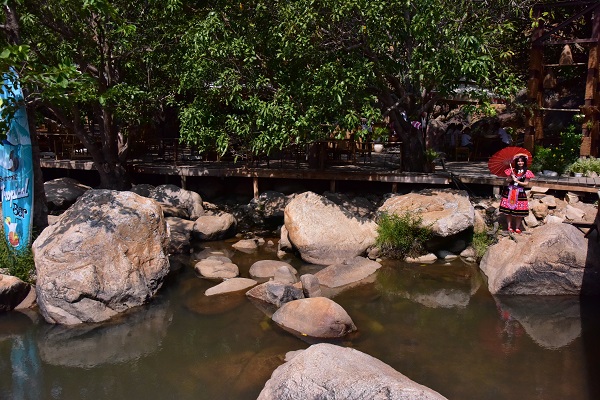 Điểm nghỉ ngơi, tham quan 