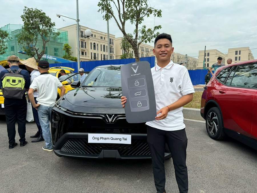 Anh Phạm Quang Tài cho rằng mức giá 749 triệu đồng của Limo Green là hợp lý