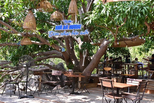 Điểm nghỉ ngơi, tham quan 