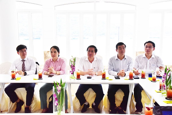 Đại biểu đến dự