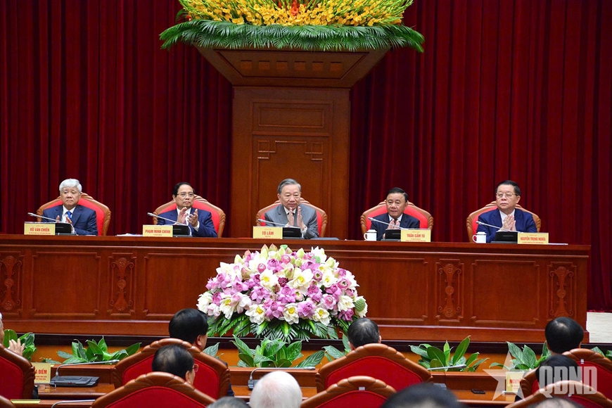 Tổng Bí thư Tô Lâm cùng các đồng chí lãnh đạo Đảng, Nhà nước dự và chủ trì gặp mặt đại biểu trí thức, nhà khoa học, văn nghệ sĩ.