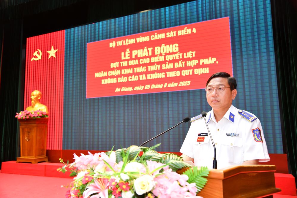 Đại tá Trần Nguyên Lai, Ủy viên Thường vụ Đảng ủy, Phó Tư lệnh - Tham mưu trưởng, Trưởng ban Chỉ đạo Bộ Tư lệnh Vùng Cảnh sát biển 4 về IUU phát biểu tại Lễ phát động Đợt thi đua cao điểm.