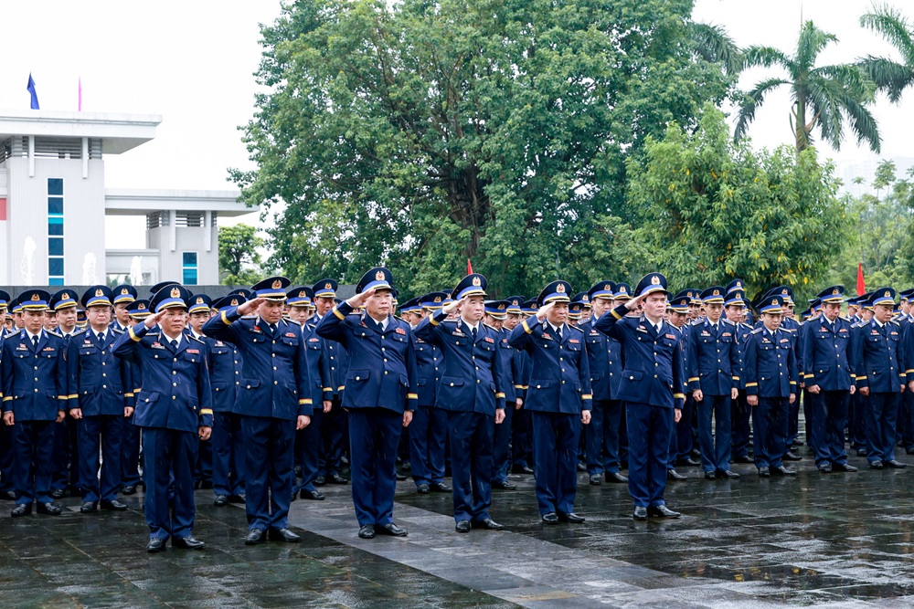 Các đại biểu tưởng niệm Chủ tịch Hồ Chí Minh