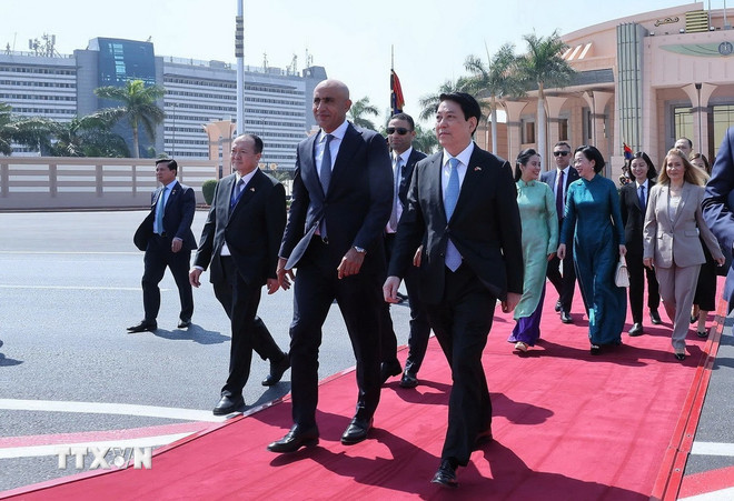 Lễ tiễn Chủ tịch nước Lương Cường và Phu nhân tại Sân bay Quốc tế Cairo. (Ảnh: Lâm Khánh/TTXVN)