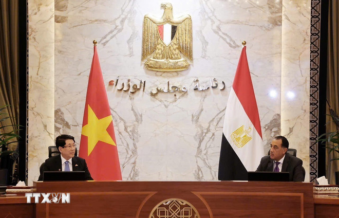 Chủ tịch nước Lương Cường hội kiến Thủ tướng Ai Cập Mostafa Madbouly. (Ảnh: Lâm Khánh/TTXVN)