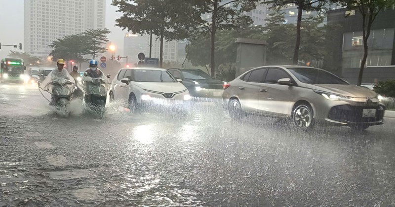 Mưa dông bao phủ miền Bắc, đề phòng ngập úng