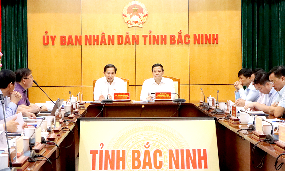 Quang cảnh buổi làm việc. Quang cảnh buổi làm việc.