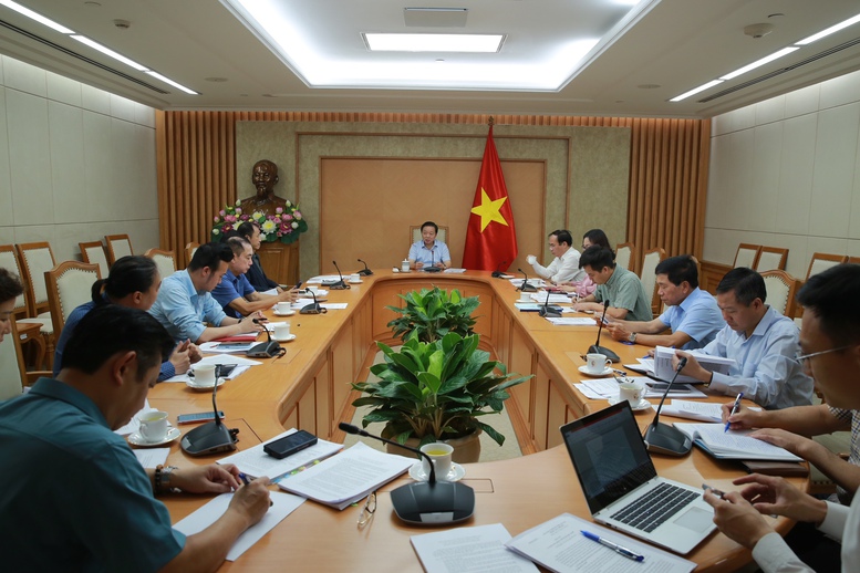 Phó Thủ tướng yêu cầu Bộ Xây dựng, Hội Kiến trúc sư Việt Nam phối hợp xác định lại đề bài cuộc thi thiết kế mẫu nhà ở xã hội khả thi, tránh kỳ vọng vượt quá năng lực thực tế - Ảnh: VGP/Minh Khôi