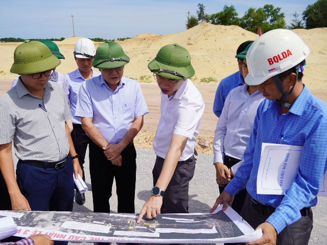 Quảng Trị tập trung tháo gỡ vướng mắc, đẩy nhanh tiến độ dự án Đường ven biển và cầu Nhật Lệ 3