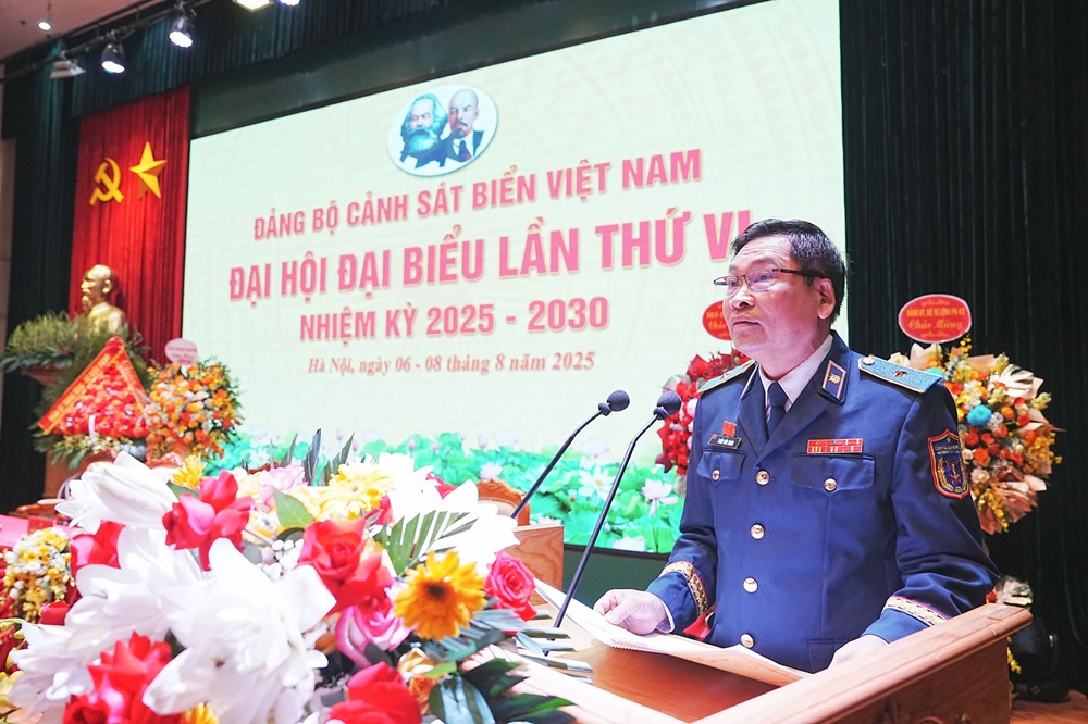 Thiếu tướng Trần Văn Xuân - Ủy viên Ban Thường vụ, Phó Chính ủy kiêm Chủ nhiệm Chính trị Cảnh sát biển thông qua quy chế làm việc của Đại hội. Thiếu tướng Trần Văn Xuân - Ủy viên Ban Thường vụ, Phó Chính ủy kiêm Chủ nhiệm Chính trị Cảnh sát biển thông qua quy chế làm việc của Đại hội.