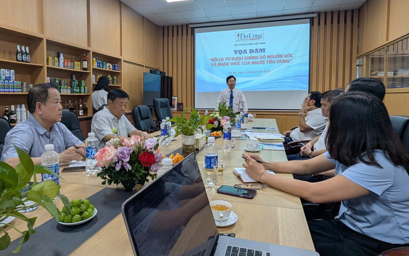 Toạ đàm nhằm làm rõ tác hại của rượu không rõ nguồn gốc cũng như đề xuất các giải pháp bảo vệ người tiêu dùng. Ảnh: QL