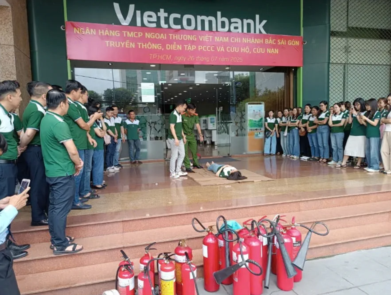 Vietcombank Bắc Sài Gòn diễn tập phòng cháy chữa cháy và cứu hộ cứu nạn năm 2025
