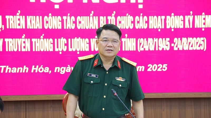 Đại tá Vũ Văn Tùng, Uỷ viên Ban Thường vụ Tỉnh uỷ, Chỉ huy trưởng, Bộ Chỉ huy Quân sự tỉnh phát biểu tại hội nghị