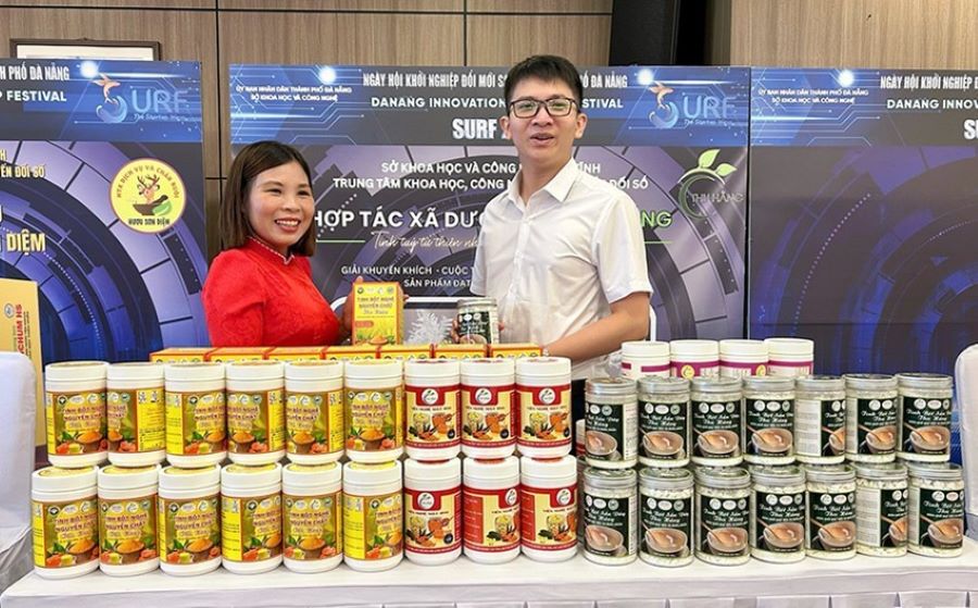 Tinh bột sắn dây và tinh nghệ Thu Hằng là 2 sản phẩm được công nhận sản phẩm công nghiệp nông thôn tiêu biểu cấp tỉnh năm 2025.