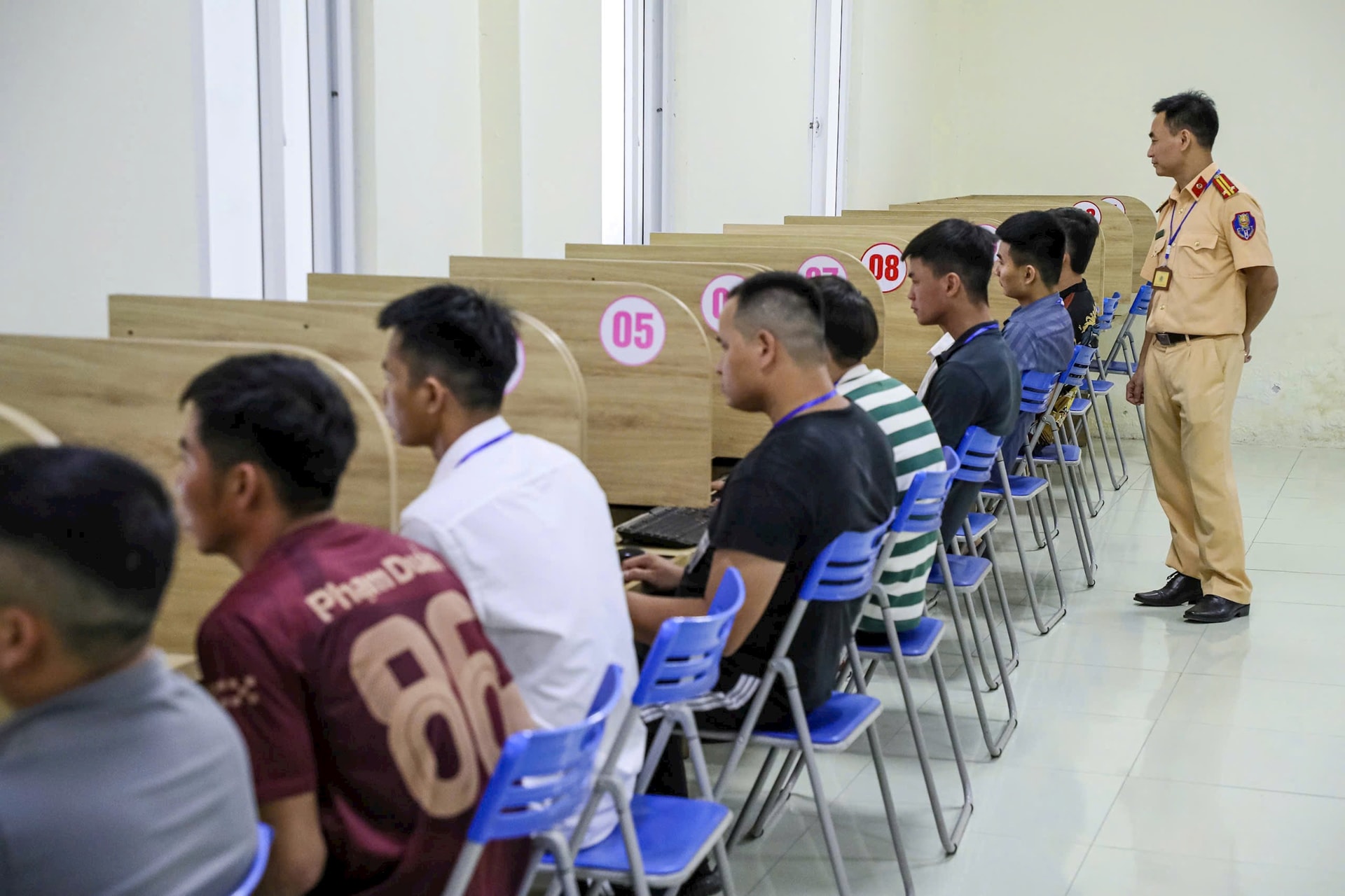 Tổ chức sát hạch lý thuyết. Ảnh: NT Tổ chức sát hạch lý thuyết. Ảnh: NT