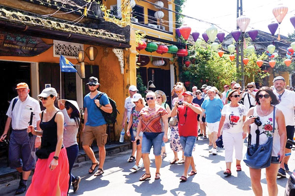 Trong 7 tháng, Việt Nam đón hơn 12,2 triệu lượt khách quốc tế