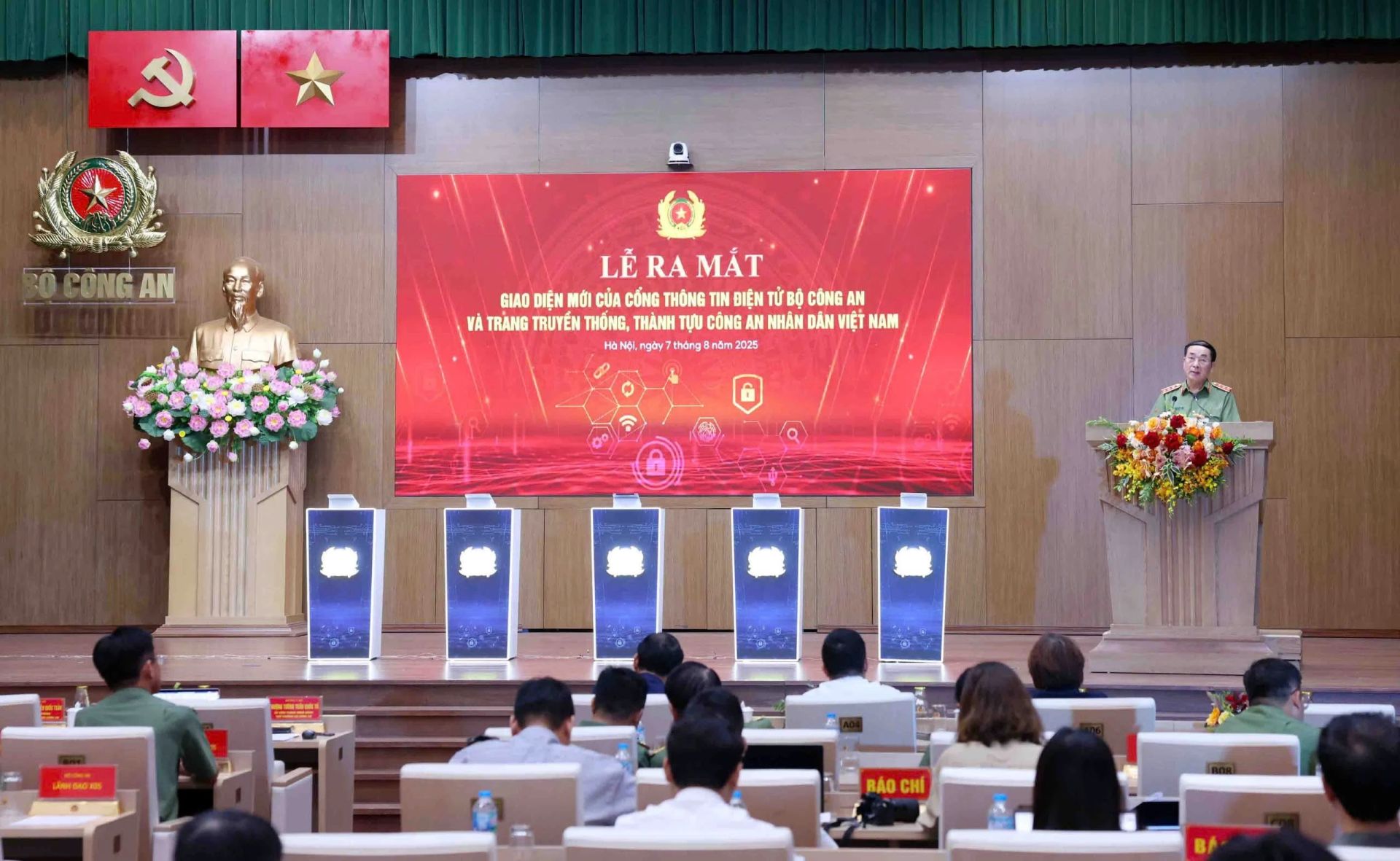 Ra mắt giao diện mới Cổng thông tin điện tử Bộ công an