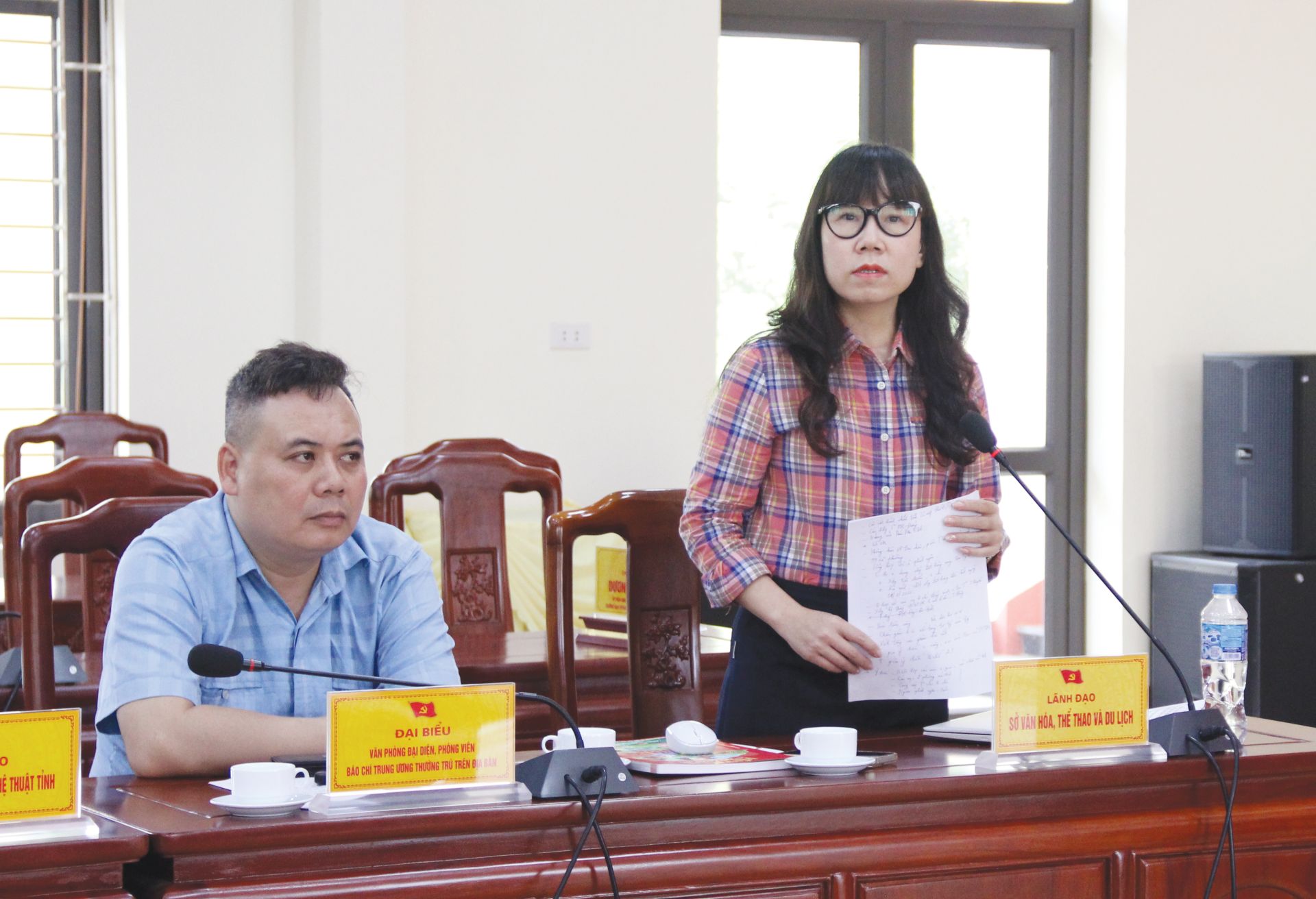 Đồng chí Trần Xuân Huệ, Phó Giám đốc Sở Văn hóa, Thể thao và Du lịch tỉnh Lào Cai phát biểu tại Hội nghị Đồng chí Trần Xuân Huệ, Phó Giám đốc Sở Văn hóa, Thể thao và Du lịch tỉnh Lào Cai phát biểu tại Hội nghị