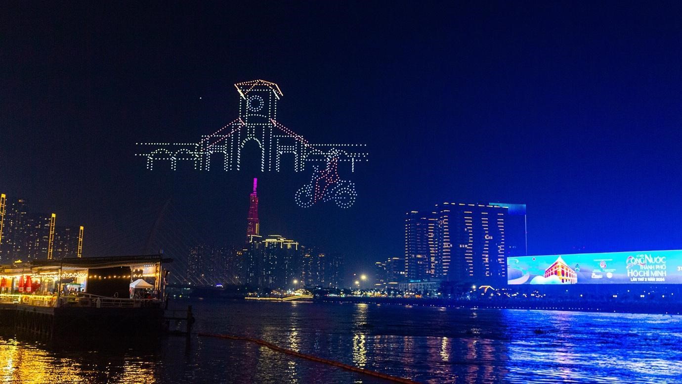 Một màn biểu diễn drone show do ekip sản xuất từng thực hiện tại TP. HCM trước đó. (Ảnh: COREX)