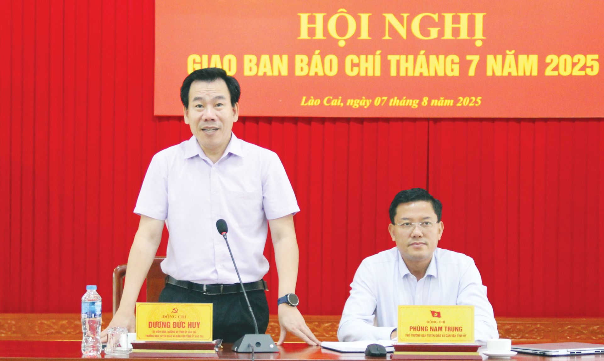 Dương Đức Huy, Ủy viên Ban Thường vụ, Trưởng Ban Tuyên giáo và Dân vận Tỉnh ủy Lào Cai chủ trì Hội nghị Dương Đức Huy, Ủy viên Ban Thường vụ, Trưởng Ban Tuyên giáo và Dân vận Tỉnh ủy Lào Cai chủ trì Hội nghị