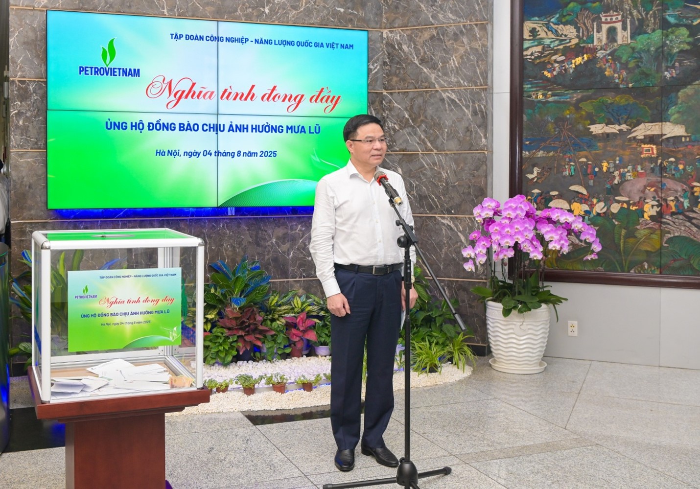 Chủ tịch HĐTV Petrovietnam Lê Mạnh Hùng kêu gọi toàn thể cán bộ, người lao động, các đơn vị, doanh nghiệp trong toàn Tập đoàn chung tay hỗ trợ, đóng góp thiết thực giúp đồng bào vùng thiên tai