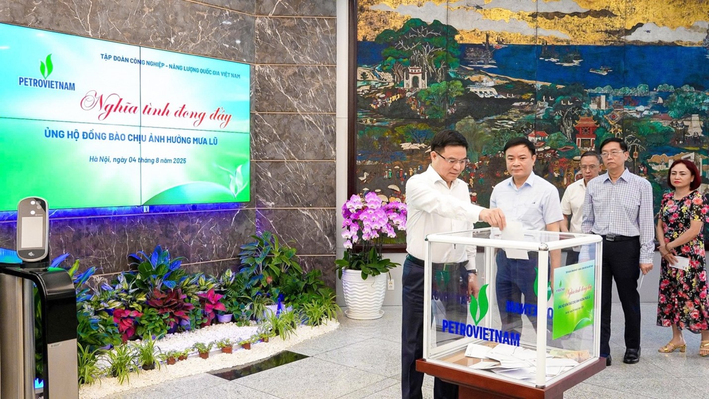 Chủ tịch HĐTV Petrovietnam Lê Mạnh Hùng kêu gọi toàn thể cán bộ, người lao động, các đơn vị, doanh nghiệp trong toàn Tập đoàn chung tay hỗ trợ, đóng góp thiết thực giúp đồng bào vùng thiên tai