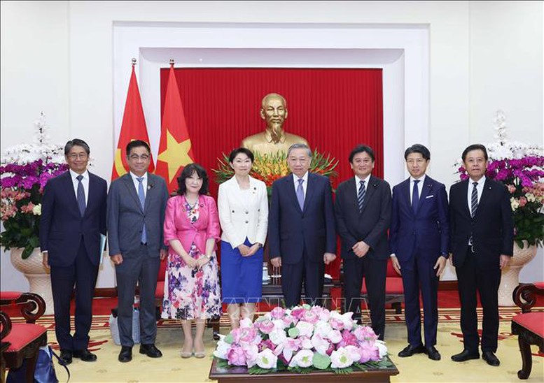 Tổng Bí thư đề nghị Liên minh Nghị sĩ hữu nghị Nhật – Việt ủng hộ tăng cường trao đổi đoàn cấp cao, thúc đẩy hợp tác an ninh quốc phòng, tăng cường kết nối hai nền kinh tế, vận động các doanh nghiệp Nhật Bản tích cực tham gia vào các dự án mang tính biểu tượng cho hợp tác Việt - Nhật... - Ảnh: TTXVN