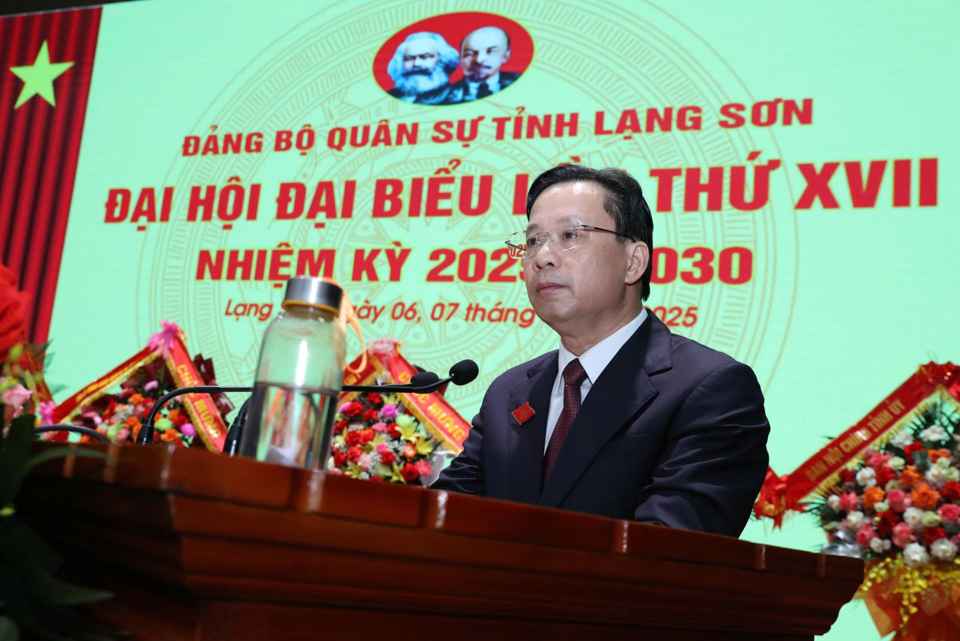 Bí thư Tỉnh ủy, Bí thư Đảng ủy Quân sự tỉnh Lạng Sơn Hoàng Văn Nghiệm phát biểu tại đại hội