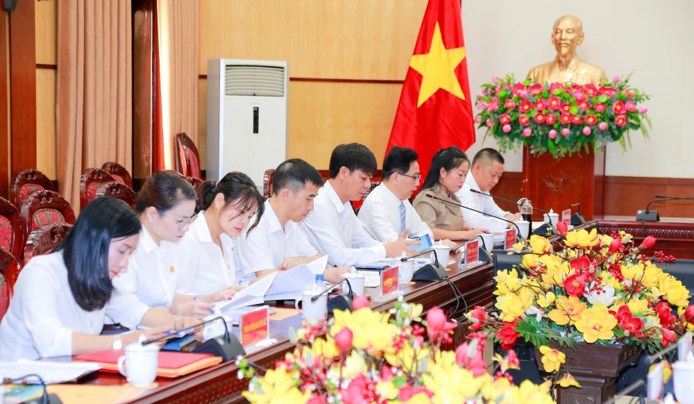 Đoàn công tác của Công ty CP gốm sứ Hoa Liên Hồ Nam.