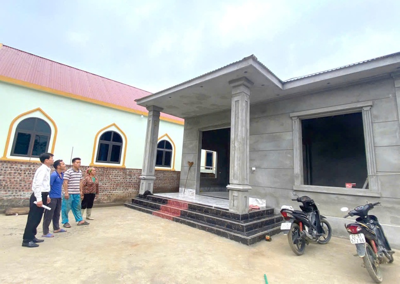 Ngôi nhà của một hộ gia đình khó khăn tại Tuyên Quang đang dần được hoàn thiện nhờ sự hỗ trợ từ Chương trình xóa nhà tạm, nhà dột nát