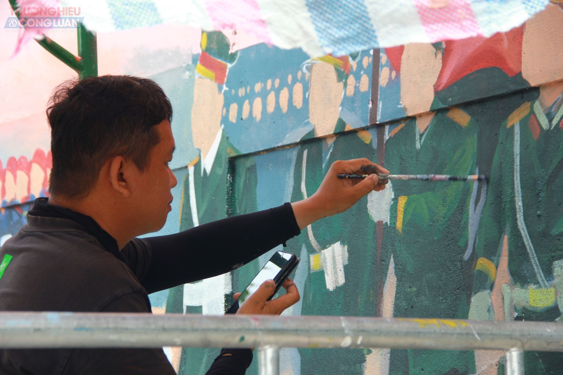 Hiện công trình đã hoàn thành khoảng 70%, bức bích họa 