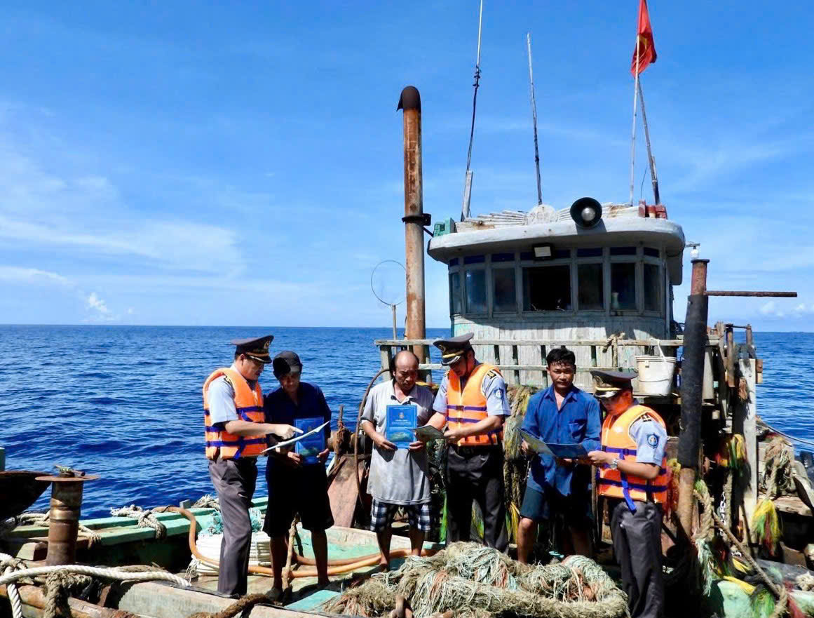 Tuổi trẻ Chi đội Kiểm ngư số 2 xung kích chống khai thác IUU
