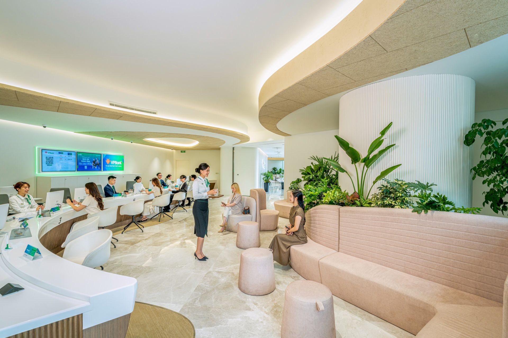 Quà sinh nhật đặc biệt từ VPBank: Hé lộ không gian giao dịch Flagship chuẩn quốc tế tại Hà Nội