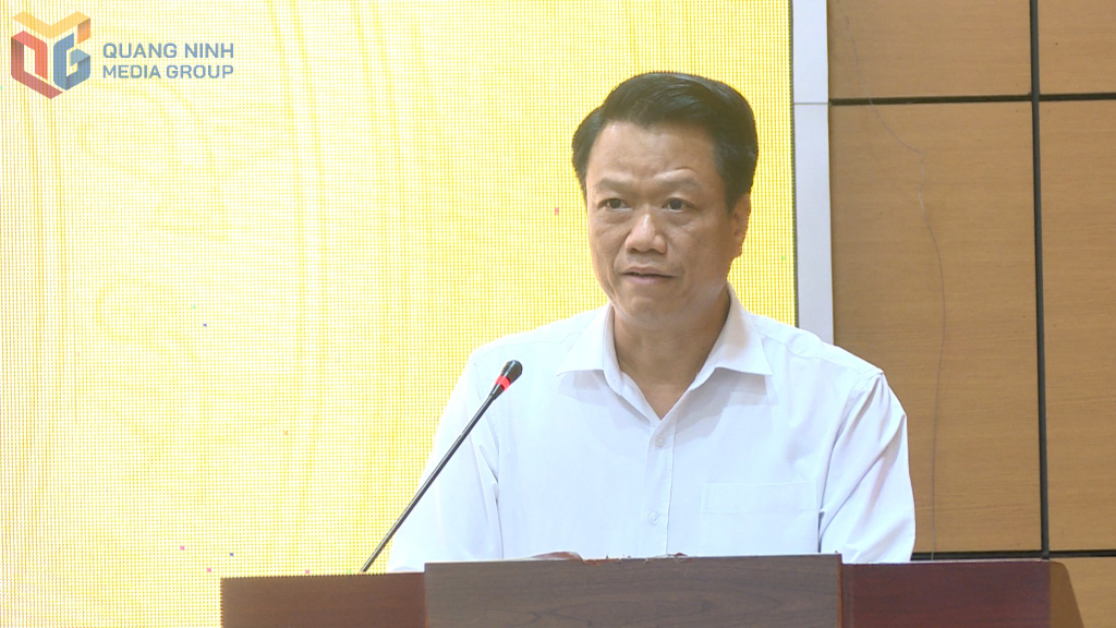 Ông Vũ Quang Trực, Phó Chủ tịch Thường trực Hội đồng An toàn vệ sinh lao động tỉnh Quảng Ninh phát biểu chỉ đạo tại chương trình đối thoại. Ông Vũ Quang Trực, Phó Chủ tịch Thường trực Hội đồng An toàn vệ sinh lao động tỉnh Quảng Ninh phát biểu chỉ đạo tại chương trình đối thoại.