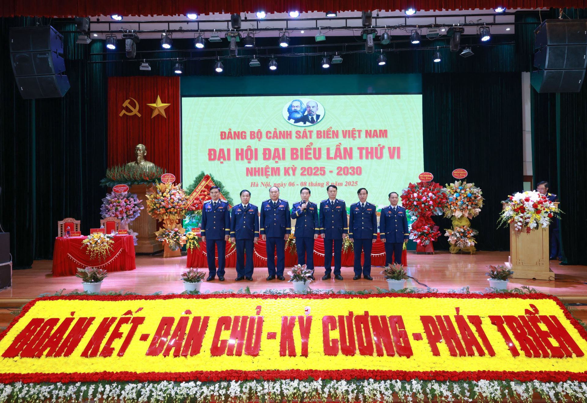 Đoàn-đại-biểu-dự-Đại-hội-đại-biểu-Đảng-bộ-Quân-đội-lần-thứ-XII