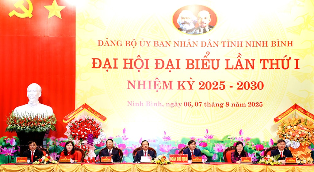 Đoàn Chủ tịch Đại hội