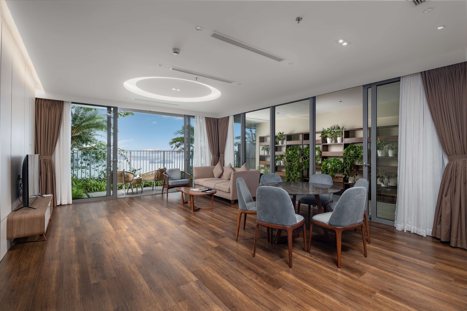 (Nguồn: Flamingo Holdings) Không gian căn hộ khách sạn tại Flamingo Cát Bà Resorts được thiết kế theo tiêu chuẩn nghỉ dưỡng cao cấp, với tầm nhìn “triệu đô” hướng vịnh di sản (Nguồn: Flamingo Holdings) Không gian căn hộ khách sạn tại Flamingo Cát Bà Resorts được thiết kế theo tiêu chuẩn nghỉ dưỡng cao cấp, với tầm nhìn “triệu đô” hướng vịnh di sản