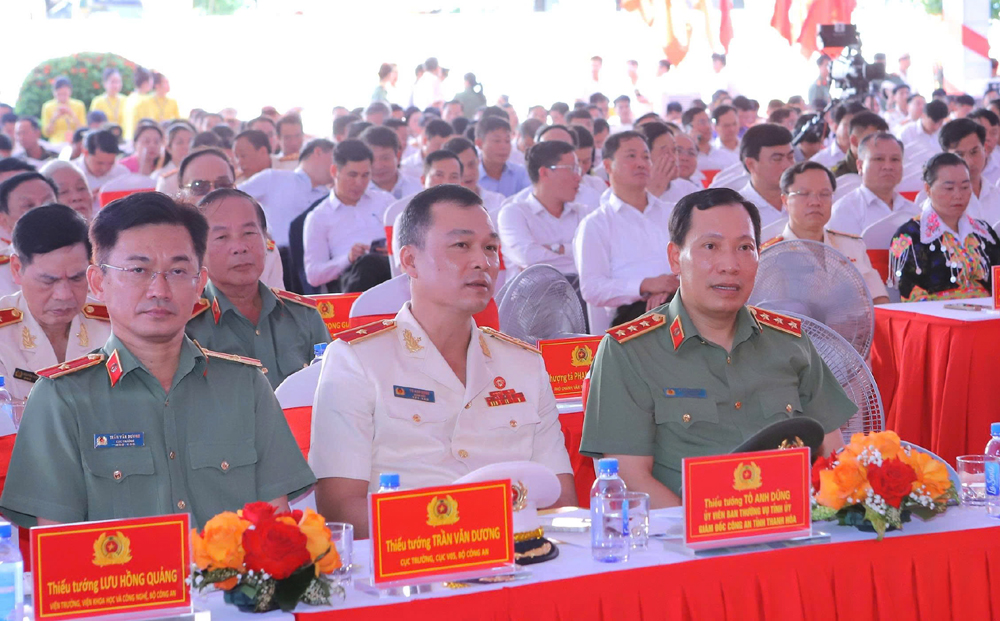 Các đại biểu tham dự buổi lễ