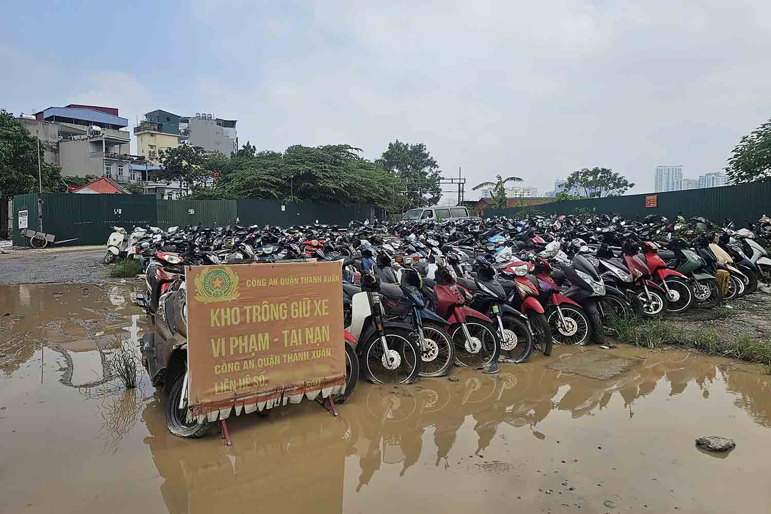 Bãi trông giữ xe vi phạm - tai nạn thuộc địa bàn phường Thanh Liệt (Hà Nội), tháng 7.2025. Ảnh: Sóng Hữu