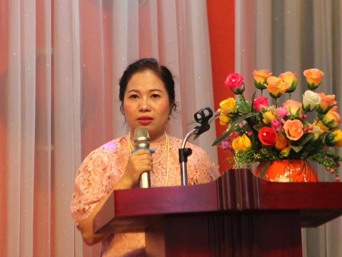 Bà Nguyễn Thị Lan Hương Chủ tịch VCCU phát biểu định hướng chiến lược tại Lễ công bố thành lập Công ty Cổ phần Bao Trùm – bước đi đột phá trong hệ sinh thái kinh tế tập thể. Bà Nguyễn Thị Lan Hương Chủ tịch VCCU phát biểu định hướng chiến lược tại Lễ công bố thành lập Công ty Cổ phần Bao Trùm – bước đi đột phá trong hệ sinh thái kinh tế tập thể.