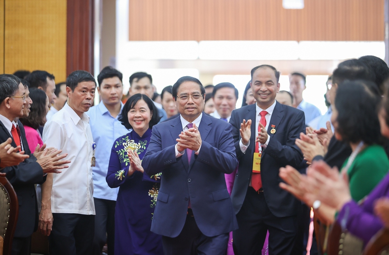 Đồng chí Phạm Minh Chính, Ủy viên Bộ Chính trị, Thủ tướng Chính phủ đến dự Đại hội đại biểu Đảng bộ phường Tây Hồ lần thứ I, nhiệm kỳ 2025-2030 - Ảnh: VGP/Nhật Bắc