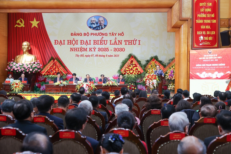 Thủ tướng Phạm Minh Chính nhấn mạnh phường Tây Hồ phải đặt mục tiêu cao đột phá hơn mặt bằng chung của Thủ đô và cả nước - Ảnh: VGP/Nhật Bắc