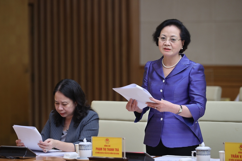 Phó Trưởng Ban Tổ chức Trung ương, Bộ trưởng Bộ Nội vụ Phạm Thị Thanh Trà, Phó Chủ tịch Thường trực Hội đồng báo cáo tại phiên họp - Ảnh: VGP/Nhật Bắc