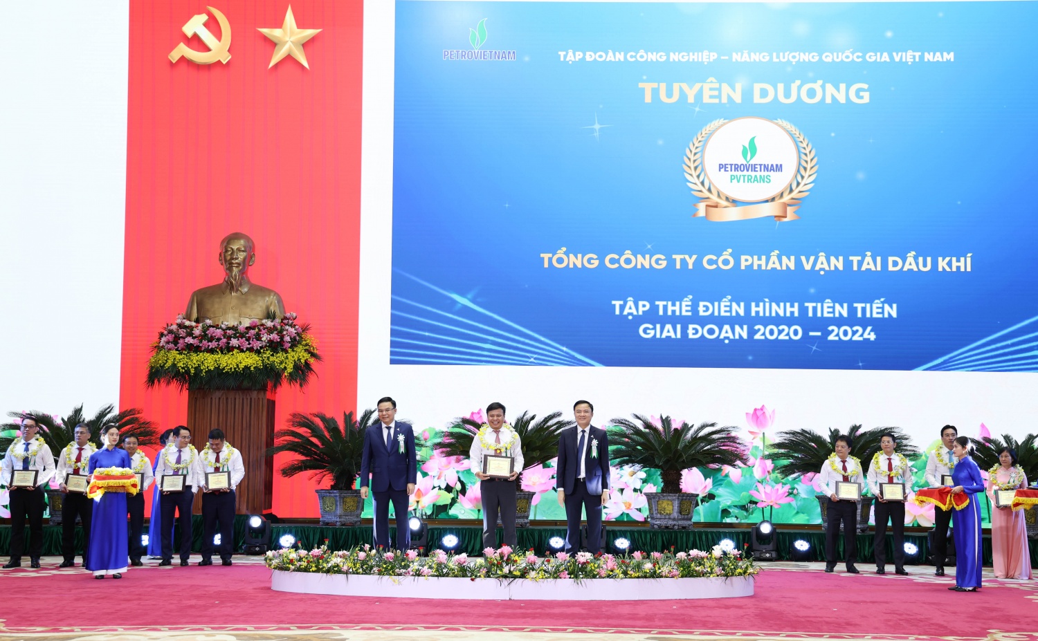 Với những thành tích nổi bật, tư duy đổi mới sáng tạo và sự tận tụy của từng con người trong hệ thống, PVTrans xứng đáng là một trong những đơn vị được Petrovietnam vinh danh là tập thể điển hình tiên tiến, giai đoạn 2020-2024