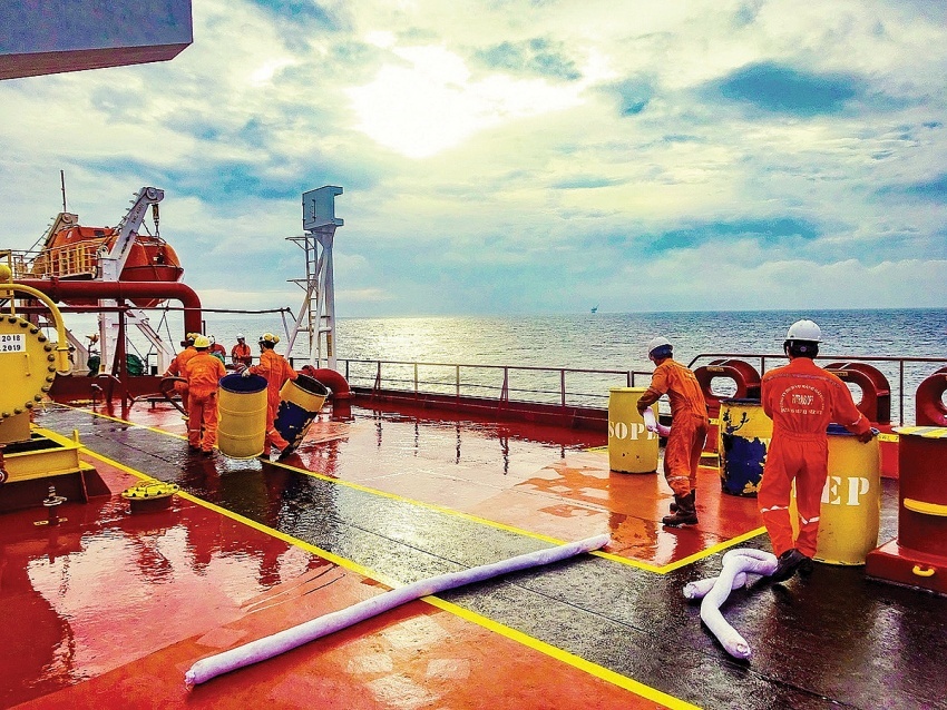 Thuyền viên PVTrans trên FSO PVN Đại Hùng Queen