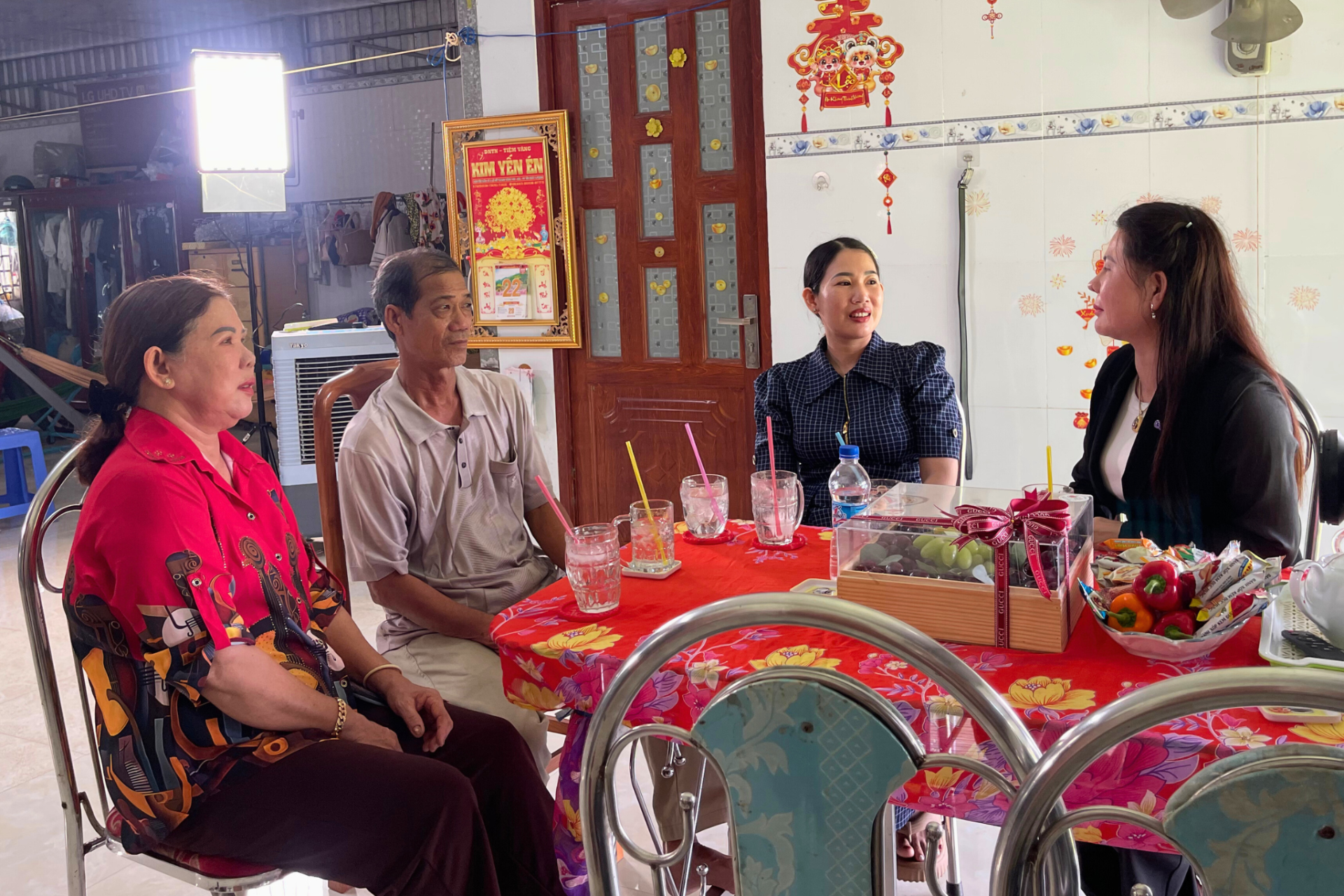 Gia đình ông Thiện nhớ lại thời điểm biến cố nhờ có bảo hiểm đã giúp gia đình vượt qua giai đoạn khó khăn