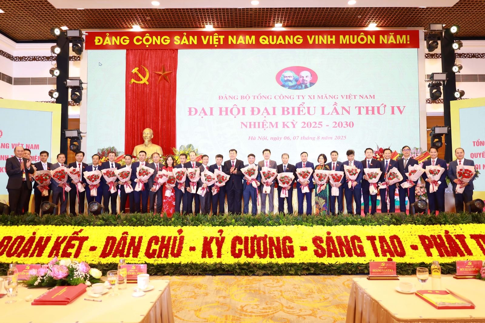 Ban Chấp hành Đảng bộ VICEM nhiệm kỳ 2025 - 2030 ra mắt Đại hội Ban Chấp hành Đảng bộ VICEM nhiệm kỳ 2025 - 2030 ra mắt Đại hội