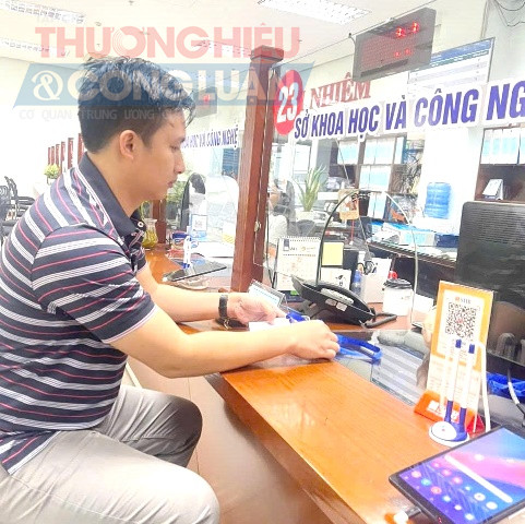 Công chức làm việc tại bộ phận một cửa - Trung tâm hành chính TP. Đà Nẵng Công chức làm việc tại bộ phận một cửa - Trung tâm hành chính TP. Đà Nẵng