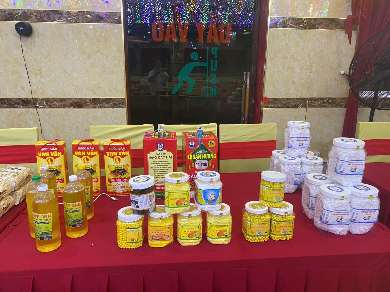 Sản phẩm tiêu biểu từ các hợp tác xã thành viên được giới thiệu tại lễ ra mắt – minh chứng cho tiềm năng và tính kết nối của hệ sinh thái VCCU. Sản phẩm tiêu biểu từ các hợp tác xã thành viên được giới thiệu tại lễ ra mắt – minh chứng cho tiềm năng và tính kết nối của hệ sinh thái VCCU.