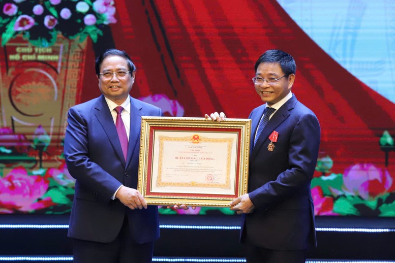 Thủ tướng Chủ Phạm Minh Chính đã trao tặng Huân chương Lao động hạng Nhất cho đồng chí Nguyễn Văn Thắng, Ủy viên Trung ương Đảng, Bộ trưởng Bộ Tài chính - Ảnh: VGP/HT Thủ tướng Chủ Phạm Minh Chính đã trao tặng Huân chương Lao động hạng Nhất cho đồng chí Nguyễn Văn Thắng, Ủy viên Trung ương Đảng, Bộ trưởng Bộ Tài chính - Ảnh: VGP/HT